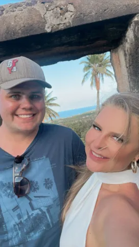 REGISTRO - O casal Daniele Araujo e João Marcos Pelissari celebrou suas bodas de Onix na última semana numa viagem ao Nordeste. Na mesma semana João Marcos festejou seus 33 anos de idade. Celebração em dose dupla com muito sol e mar.