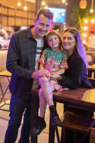 A doce Maitê Jaronski filha do querido casal Priscilla e Juliano Jaronski recebeu os cumprimentos pela chegada de seu sétimo aniversário na última quarta-feira (25). A data será comemorada ao lado de familiares e amigos em uma festa neon no próximo sábado. Da coluna RC os votos de alegrias e realizações.
