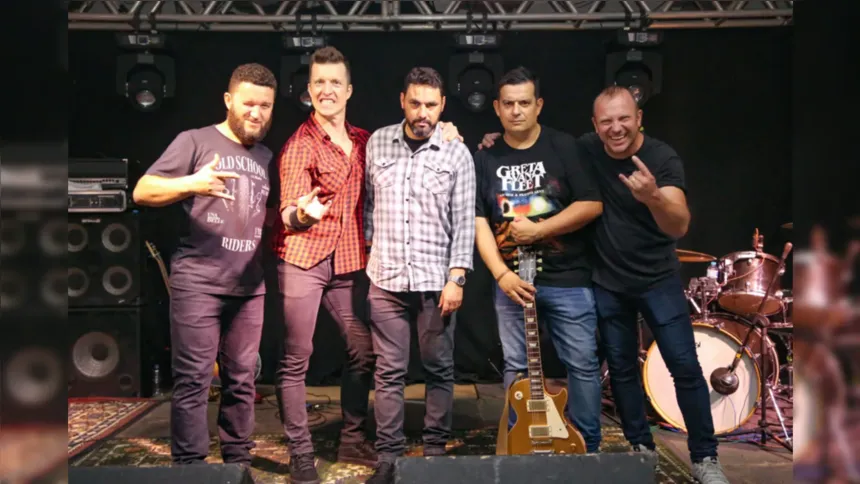 A banda Armação Ilimitada se apresenta com DJ Frank nesta sexta no Baviera