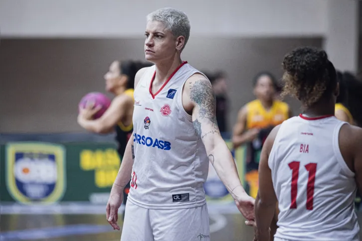 Pivô Nádia Colhado, em fase final de recuperação, pode ser novidade nesta partida