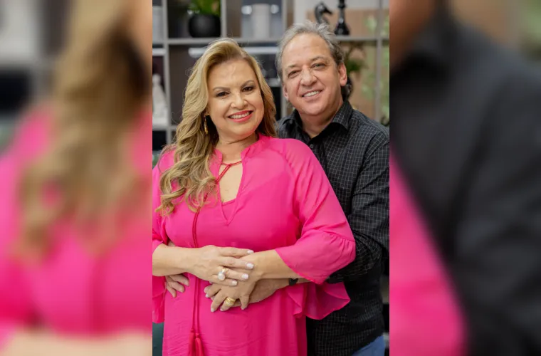 O próximo domingo (21) será de comemoração para Bera Nunes de Freitas Muhlenbruch, que celebra a chegada de um novo ciclo de vida. Figura estimada e respeitada em nossa sociedade, Bera se destaca pelo comprometimento com importantes causas sociais e filantrópicas, contribuindo de forma significativa para o desenvolvimento da comunidade. No registro, ela aparece radiante ao lado do esposo, Alexandre Muhlenbruch. Da Coluna RC, seguem os votos mais carinhosos de saúde, felicidade, prosperidade e muitas alegrias.