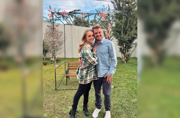 A talentosa fotógrafa Eduarda Degraf Rosas celebra mais um ano de vida nesta sexta-feira (10), cercada pelo carinho da família e pela estima dos amigos. Ao lado do marido, Caio Cesar Carneiro, com quem compartilha uma admirável história de amor e cumplicidade, Eduarda segue sua trajetória com sensibilidade, elegância e um olhar singular para a arte de eternizar momentos. A Coluna RC lhe deseja um novo ciclo pleno de alegrias, conquistas e recordações inesquecíveis.