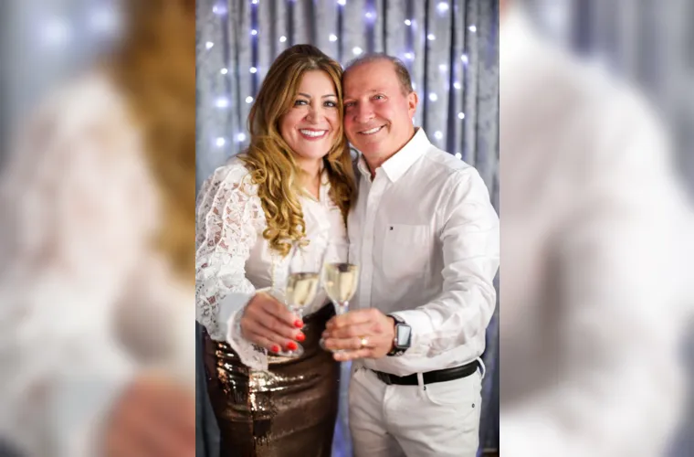 No próximo sábado (15), a empresária Marloiva V. Brandelero celebrará a chegada de um novo ciclo, renovando sonhos e brindando às conquistas construídas ao longo de sua trajetória. No registro, aparece ao lado do companheiro, Valdir Brandelero, parceiro de vida e realizações. Da Coluna RC, desejamos uma nova fase repleta de alegrias, saúde e conquistas.