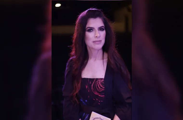 A escritora e gestora da qualidade Renata Regis Florisbelo celebrou seu aniversário na última segunda-feira (6). Referência no cenário literário dos Campos Gerais, Renata é admirada por sua sensibilidade, talento e dedicação à cultura e à literatura. Da Coluna RC, os votos de um ciclo inspirador, repleto de saúde, alegrias e grandes conquistas.