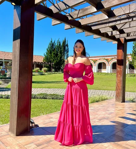 Danielle Andrade Hasselmann, profissional admirada na odontologia, será homenageada na próxima segunda-feira (22) por mais um ano de vida. Com uma carreira construída na excelência e na dedicação aos pacientes, Danielle coleciona respeito e admiração. Da Coluna RC, desejamos um ciclo repleto de sucesso, conquistas e momentos especiais.