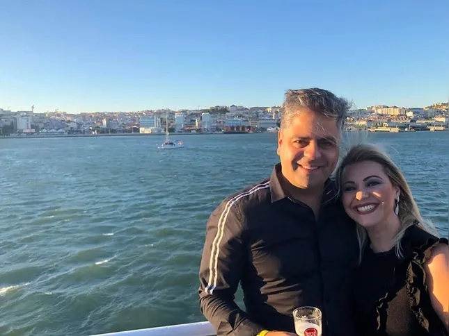 Carinhosamente conhecido como Toni, o empresário Antonio Jean Abdo, à frente da rede de lojas Toni Toys, comemora na próxima terça-feira (14) mais um aniversário. Ao lado da esposa, Thais Bueno, ele celebra uma trajetória de sucesso, marcada por visão empreendedora e excelência. Da Coluna RC, os votos de um novo ano de vida repleto de prosperidade, conquistas e boas vibrações.