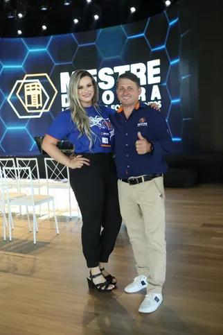 O empresário Marco Borba celebrou a chegada de um novo ciclo na última terça-feira (17). Que esta nova fase seja marcada por conquistas, alegrias e momentos memoráveis. No registro, Marco ao lado de sua esposa, Fernanda Borba. Da Coluna RC, nossos votos de sucesso e felicidade sempre.