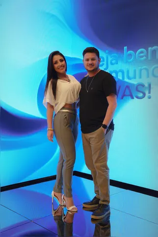 O querido casal Thiago Muhlenbruch e Jessica Muhlenbruch estiveram prestigiando a badalada inauguração da Cavas na última segunda-feira (4), sendo uma celebração da sua nova loja em um evento marcante para o mercado regional de tecnologia.