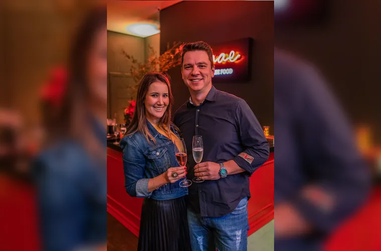 O advogado Dino Schrutt celebra idade nova nesta terça-feira (4), cercado pelo carinho de amigos e familiares. Ao lado da esposa, Tamima Tuma Schrutt, compartilhou momentos especiais que refletem sua dedicação à profissão e às pessoas que o acompanham. Da Coluna RC, votos de um novo ano repleto de alegrias, prosperidade e grandes conquistas.