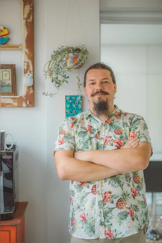 Nesta sexta-feira (10), o talentoso fotógrafo Laertes Soares recebe calorosos cumprimentos pela passagem de seu aniversário. Reconhecido por eternizar momentos especiais na vida de inúmeras famílias, Laertes consolidou-se como uma referência na cidade, com uma trajetória que ultrapassa fronteiras. Da Coluna RC, seguem os mais sinceros votos de felicidade e contínuo sucesso.