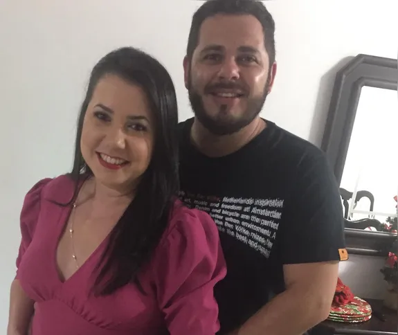 A querida Juliana Kravchychyn celebrou mais um ano de vida na última terça-feira (21), cercada de carinho e boas energias. Na foto, ela aparece ao lado do marido Rudney Correa, em um registro especial que traduz amor e parceria. Da Coluna RC, desejamos um novo ciclo cheio de luz, alegrias e conquistas.