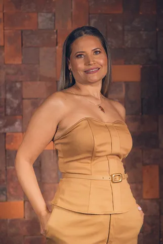 No próximo domingo, dia 11, Elisângela Januário celebrará seu aniversário cercada de carinho. Dona de uma presença marcante e de um charme inconfundível, ela transita com elegância pelos espaços sociais e se dedica com afinco às causas da comunidade. Da Coluna RC, nossos votos de um novo ciclo pleno de amor, sucesso e realizações.
