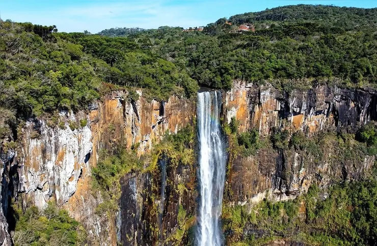 O Salto São Francisco é a maior cachoeira do Sul do Brasil e a quinta maior do país