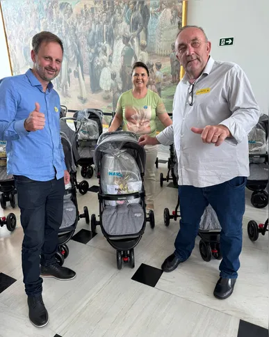 Oziel Neivert (a direita) compareceu ao evento de lançamento do programa