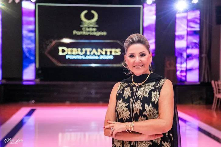 O tradicional Baile de Debutantes do Clube Ponta Lagoa aconteceu no último fim de semana, reunindo encanto, emoção e muita elegância em uma noite inesquecível.
Sob a condução primorosa da presidente Indianara Prestes Mattar Milléo, o evento manteve viva a tradição e o brilho que marcam a história do clube, celebrando a juventude e os novos ciclos com sofisticação e sensibilidade.
Da Coluna RC, os parabéns à diretoria e, em especial, à presidente Indianara, pelo empenho e dedicação em promover uma noite que uniu beleza, organização impecável e momentos que ficarão na memória.