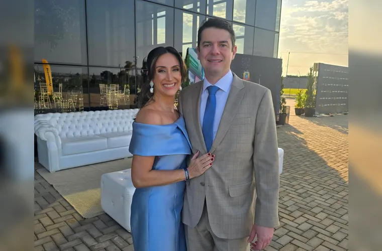 A sempre elegante Luciana Ribeiro Guerra celebrou seu aniversário no último sábado (4), em uma comemoração intimista, cercada pelo carinho da família. No registro, Luciana e seu marido Pedro Jacintho. Da Coluna RC, os votos de muitas felicidades e conquistas em mais um novo ano que se inicia.