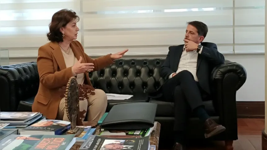 Cristina Silvestri esteve em reunião com Marcos de Oliveira Moreira