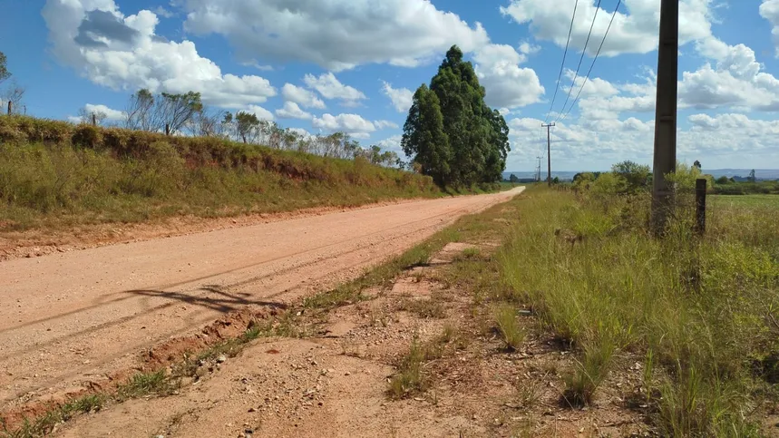 A Rodovia do Talco, próxima às prop