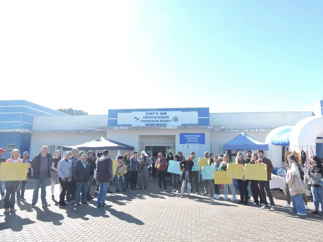 Na foto, um registro da ação alusiva ao 'Dia da Luta Antimanicomial' no Centro de Atenção Psicossocial Álcool e Drogas.