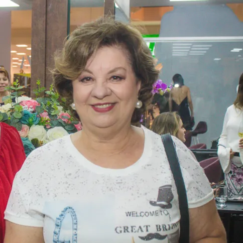 Na próxima quinta-feira (5), Leda Biacchi será homenageada em seu aniversário. Reconhecida por sua presença marcante nos principais eventos da cidade, ela é uma figura muito querida. A coluna RC manifesta votos sinceros de alegria e realizações para Leda.