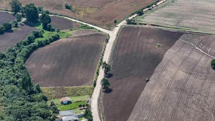 A obra contempla, ao todo, 18,09 quilômetros de nova pavimentação asfáltica