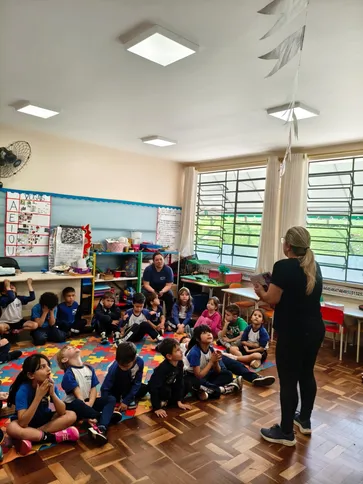 O projeto 'Cão Comunitário' da UEPG leva ensinamentos sobre cuidados com animais até as escolas e CMEIs.