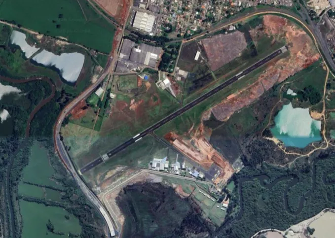 A imagem aérea mostra o espaço do Aeroporto Sant'Ana passando por grandes alterações.