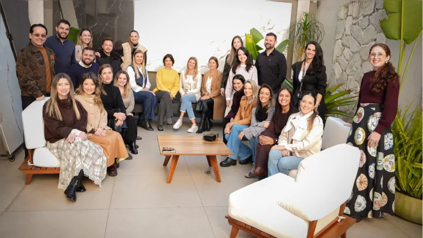 Durante a visita, os participantes tiveram a oportunidade de conferir de perto as tendências, conceitos inovadores e lançamentos que vêm desenhando o futuro do morar