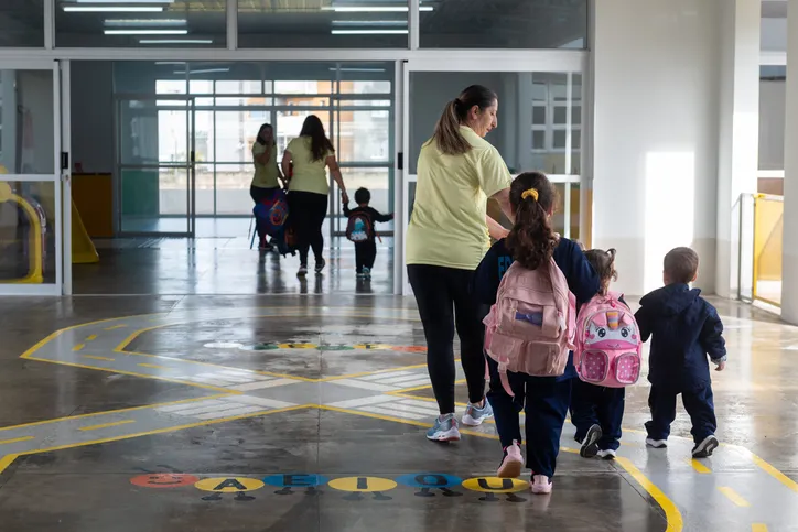 Outro investimento é a construção de novas escolas e CMEIs