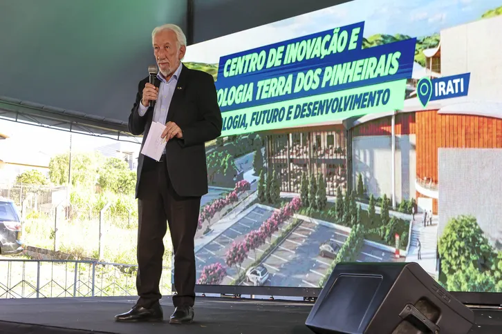 O governador em exercício, Darci Piana, esteve presente