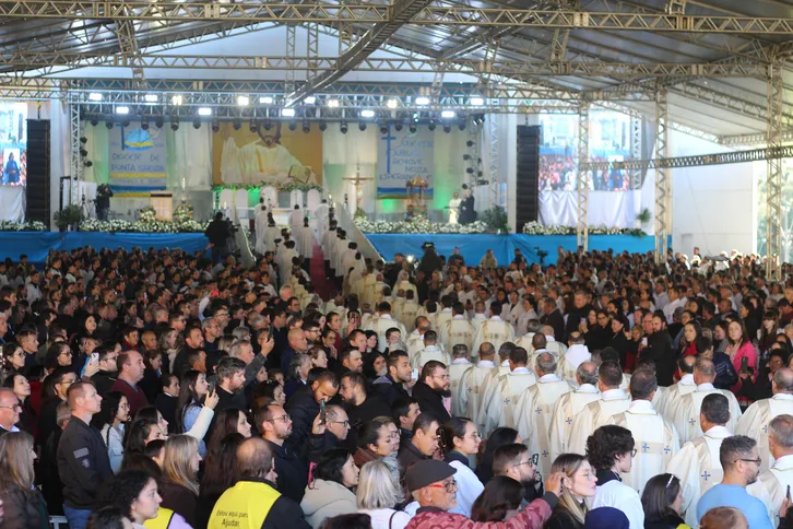 Cerca de 10 mil pessoas, vindas das 52 paróquias e dos 17 municípios que compõem a Diocese, reuniram-se para celebrar os 100 anos