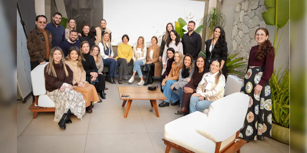Durante a visita, os participantes tiveram a oportunidade de conferir de perto as tendências, conceitos inovadores e lançamentos que vêm desenhando o futuro do morar