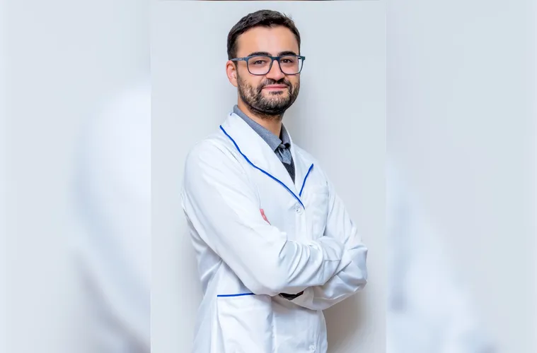 O respeitado oncologista Dr. Pedro Grachinski Buiar celebrará mais um ano de vida nesta quarta-feira (27), cercado de afeto e reconhecimento. Incansável na luta contra o câncer e admirado por sua atuação ética e humanizada, Dr. Pedro é exemplo de profissionalismo, empatia e dedicação. Da Coluna RC, expressamos nossa gratidão por sua contribuição à medicina e desejamos um novo ciclo pleno de alegrias e conquistas.