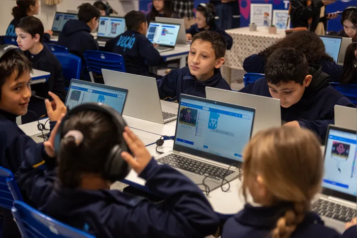 Entrega Chromebook Escola Aristeu