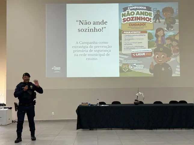 Campanha foi apresentada em uma reunião com a presença de 220 diretores e escriturários da Secretaria Municipal de Educação (SME)