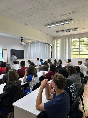 Imagem ilustrativa da imagem Projeto da UEPG oferta aulas de matemática aplicada para alunos do ensino médio