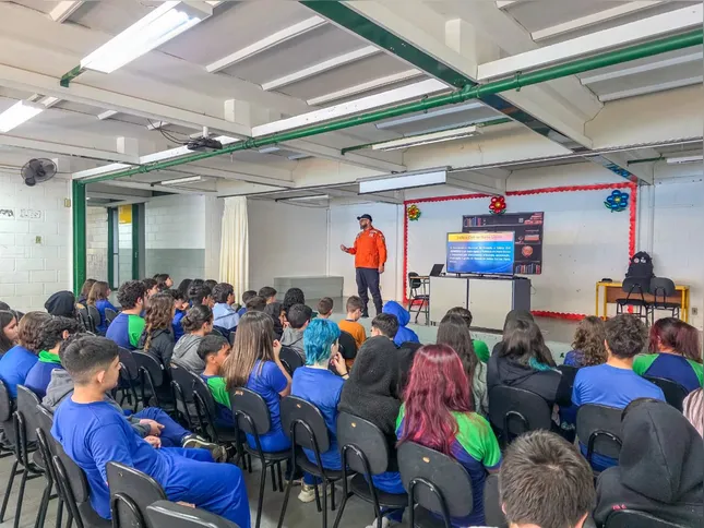 Palestra realizada no Colégio Estadual Dorah Gomes Daitschman