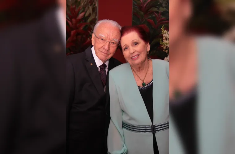 No próximo domingo (1) será de carinho e celebração para Ruth Godoy Devicchi, que comemora mais um ano de vida. Ao lado do marido, Hilário Devicchi, com quem compartilha uma bela história de amor e companheirismo, a aniversariante recebe os votos de quem admira sua simpatia e alegria de viver. A Coluna RC se une às homenagens, desejando saúde, felicidade e momentos especiais junto daqueles que ama.