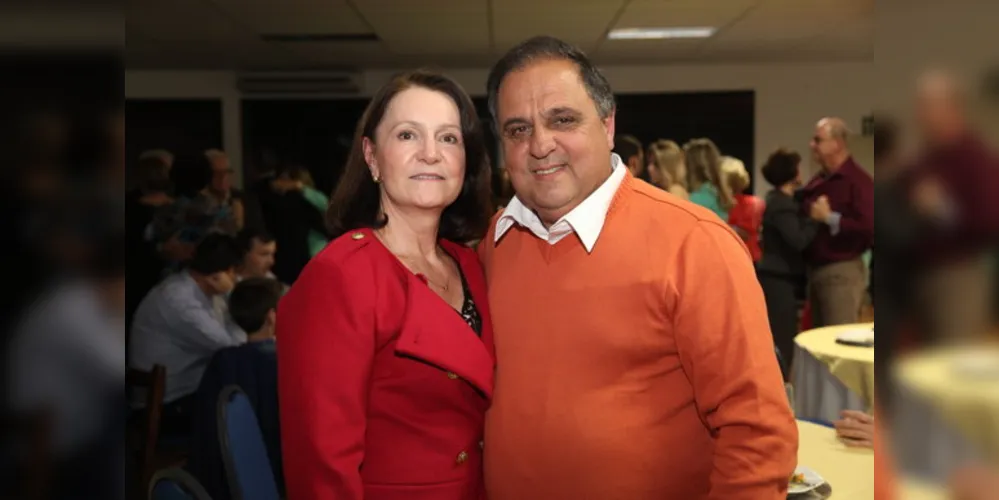 Gilberto Jose Eleuterio Zardo será cumprimentado pela passagem do seu aniversario neste sábado. Na foto, com sua esposa Vilma. Parabéns