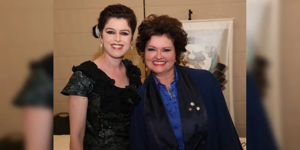 As integrantes da Academia de Letras dos Campos Gerais Luísa Cristina dos Santos Fontes e Renata Regis Florisbelo tomam parte no livro coletivo "O mistério da biblioteca", organizado por Ana Maria Camargo. A obra, composta por contos ambientados nas mais diversas bibliotecas, tem lançamento planejado para o segundo semestre de 2016, em Curitiba