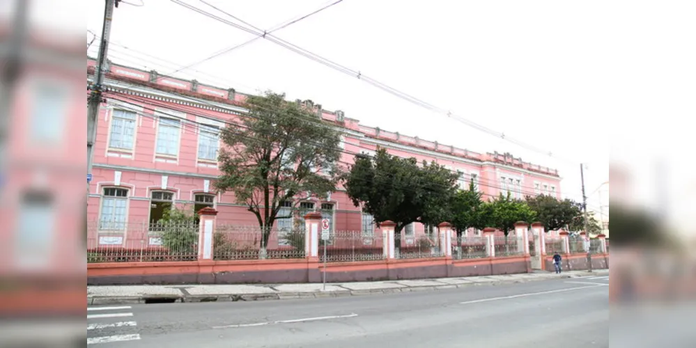 Instituição possui quase dois mil alunos regularmente matriculados