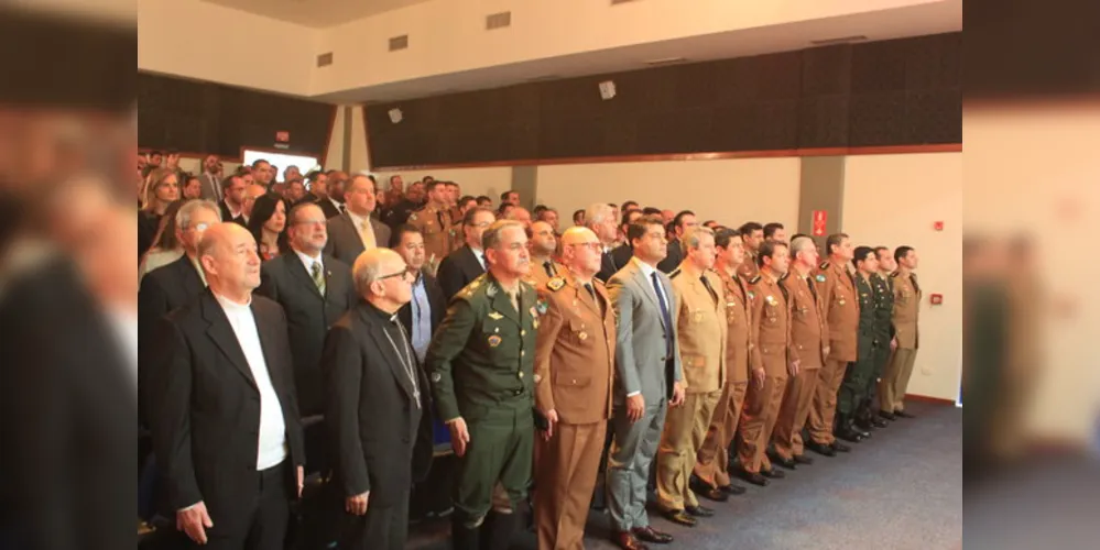 Autoridades presentes na solenidade