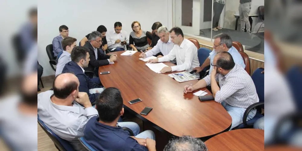 Vereadores estão reunidos desde às 9h dessa quarta-feira (18)