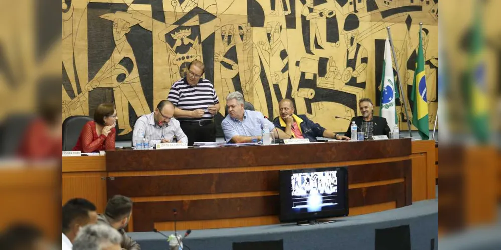 Imagem ilustrativa da imagem Prefeitura quer parcelar dívida de R$ 6,3 mi com a Copel