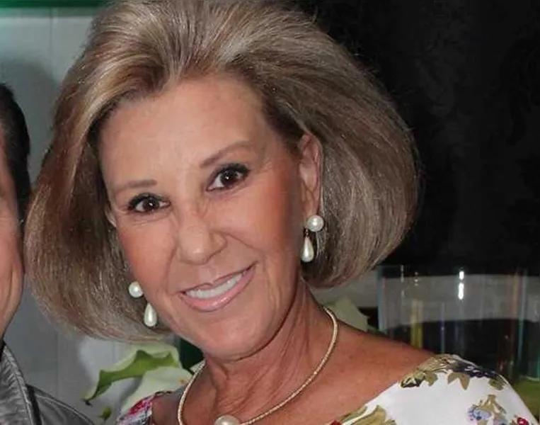 ENTÃO É NATAL - A colunista Joselde Tuma, realiza no dia 29 de novembro, a festa “ENTÃO É NATAL”. As patronesses irão decorar suas mesas com motivo natal, levando um pouco deste clima especial para o espaço By Night do Clube Ponta Lagoa. Maria Regina Ruzão da Oficina de Gastronomia assina um cardápio especial para a festividade. O evento promete movimentar o high society princesino. Sucesso garantido.