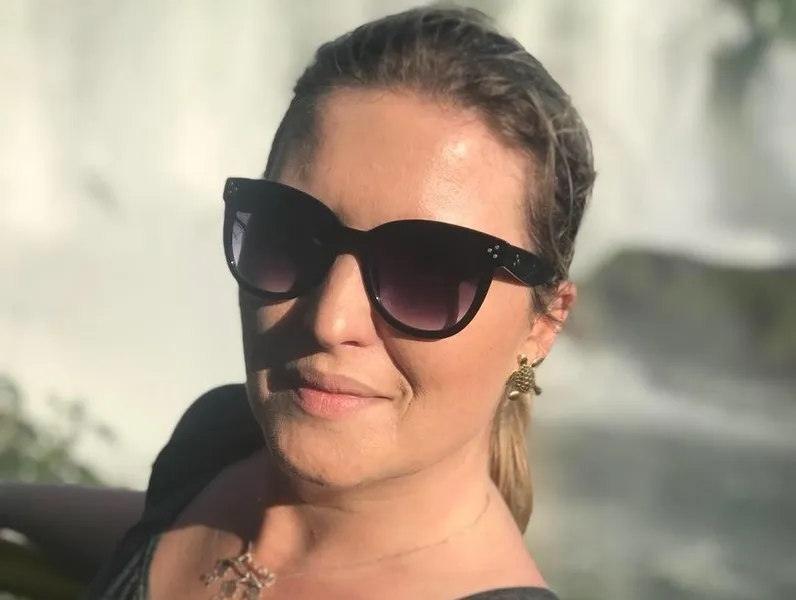 NIVER - A empresária Alessandra Zimmermann, na intimidade familiar, brindará a troca de idade no próximo domingo (19). Da coluna RC os votos de realizações e alegrias.