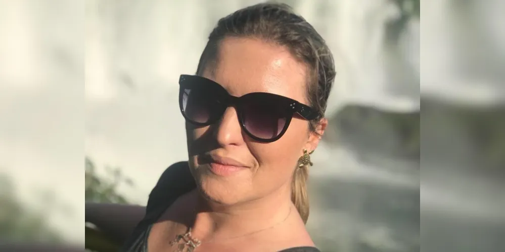 NIVER - A empresária Alessandra Zimmermann, na intimidade familiar, brindará a troca de idade no próximo domingo (19). Da coluna RC os votos de realizações e alegrias.