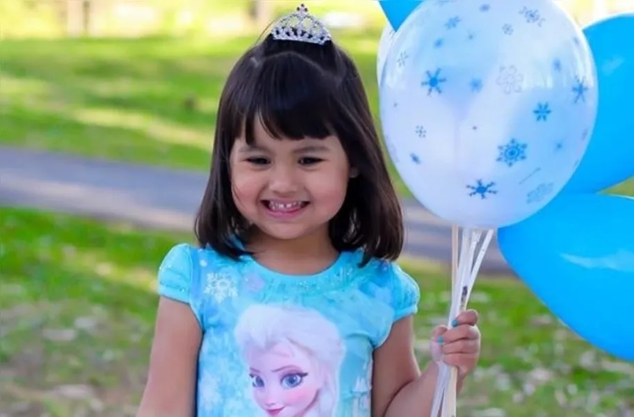 Beatriz Paixão Ferreira estará comemorando seus 5 anos neste dia 06/10. É filha de Luana e Jean Ricardo Ferreira. Felicidades!