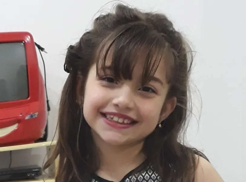 Ísis Rossi, filha de Gisele e Anderson Rossi é mais uma aniversariante do clubinho desta edição. A pequena completa neste dia 06/10, 8 anos. Muitas Felicidades!
