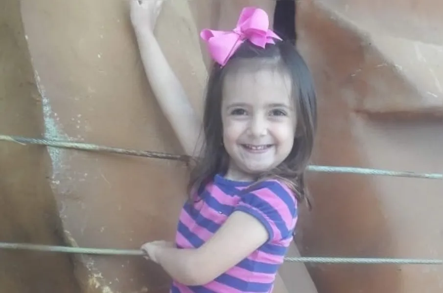 Foto 1: Maitê Mattos Borba, filha de Kristian Albert Souza Borba e Bruna Marturelli Mattos Borba, dá um sorriso bem gostoso para o registro dos papais!